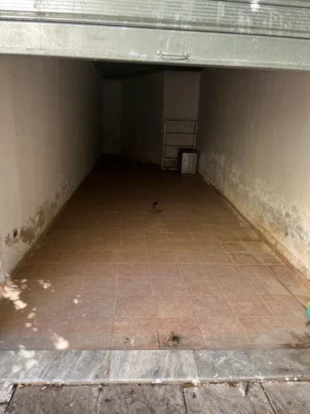 Tirane, jepet me qera magazine Kati 0, 30 m² 300 € (KOMUNA E PARISIT)