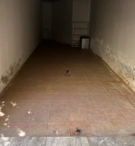 Tirane, jepet me qera magazine Kati 0, 30 m² 300 € (KOMUNA E PARISIT)