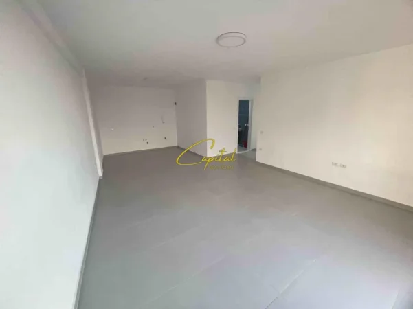 Tirane, jepet me qera zyre Kati 5, 110 m² 400 € (RRUGA E DIBRES)