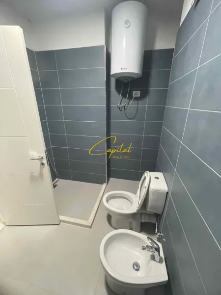 Tirane, jepet me qera zyre Kati 5, 110 m² 400 € (RRUGA E DIBRES)