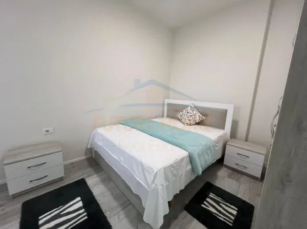 Tirane, jepet me qera apartament 2+1+Ballkon Kati 2, 100 m² 600 € (Golden Park)