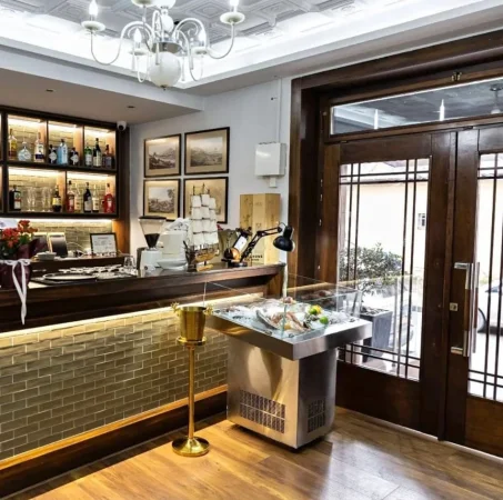 Tirane, jepet me qera bar-resorant Kati 0, 160 m² 3.500 € (STADIUMI DINAMO)