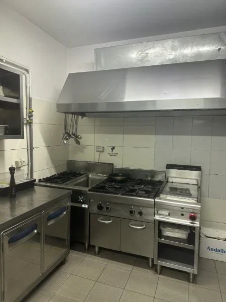 Tirane, jepet me qera bar-resorant Kati 0, 160 m² 3.500 € (STADIUMI DINAMO)