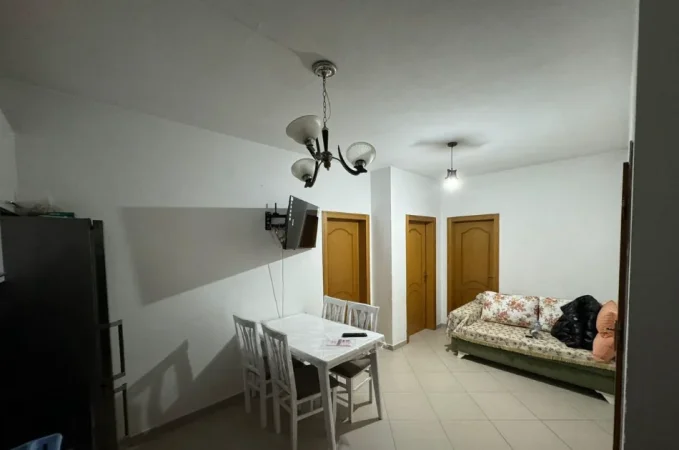 Tirane, jepet me qera apartament 2+1 Kati 3, 110 m² 450 € (STACIONI I TRENIT)