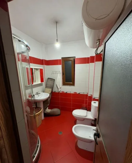 Tirane, jepet me qera apartament 2+1 Kati 3, 110 m² 450 € (STACIONI I TRENIT)