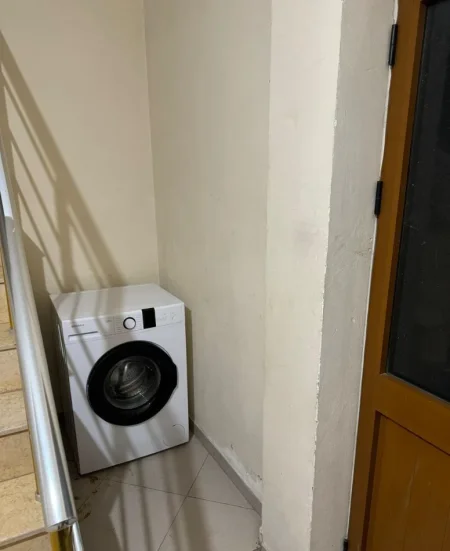 Tirane, jepet me qera apartament 2+1 Kati 3, 110 m² 450 € (STACIONI I TRENIT)