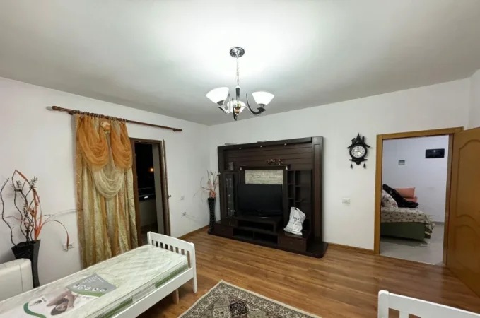 Tirane, jepet me qera apartament 2+1 Kati 3, 110 m² 450 € (STACIONI I TRENIT)