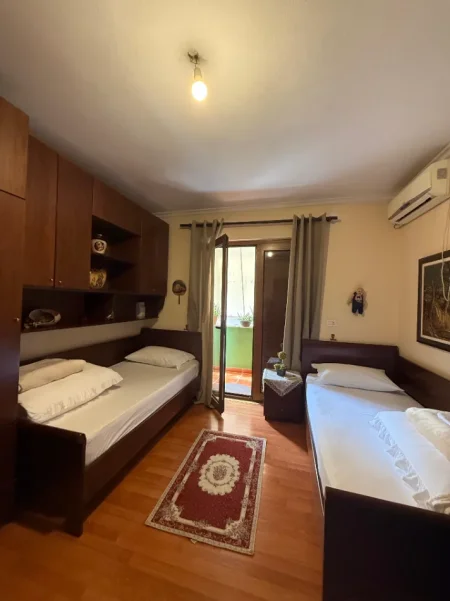 Tirane, jepet me qera apartament 2+1+Aneks+Ballkon Kati 4, (Pazari i Ri)