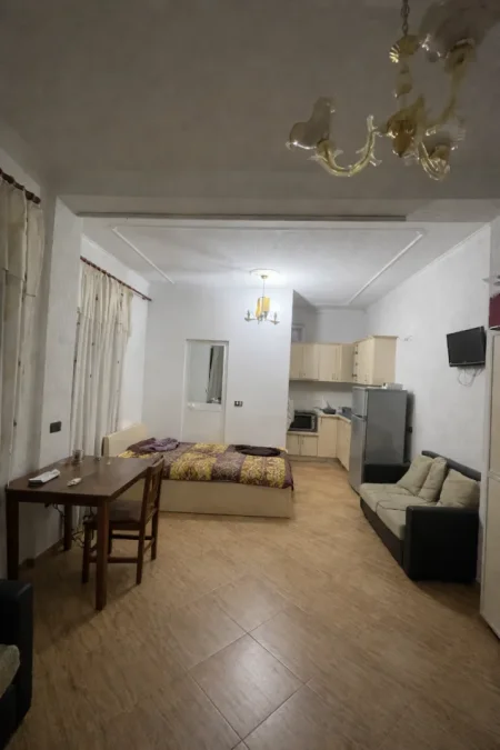Tirane, jepet me qera garsonier 1+1 Kati 2, 40 m² 200 € (Rruga Fuat Toptani)