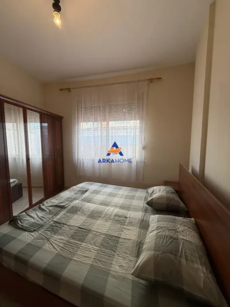 Tirane, jepet me qera apartament 1+1 Kati 4, 110 m² 400 € 