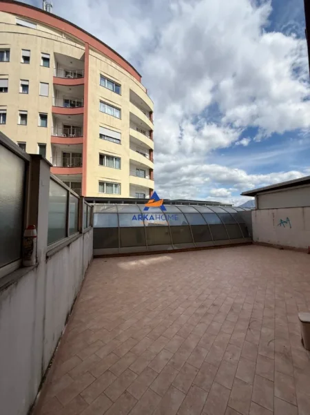 Tirane, jepet me qera apartament 1+1 Kati 4, 110 m² 400 € 