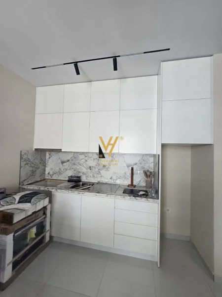 Tirane, jepet me qera apartament 1+1+Ballkon Kati 5, 57 m² 470 € (UNIVERS CITY)