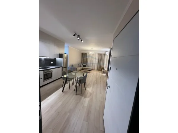 Tirane, jepet me qera apartament 1+1 Kati 4, 70 m² 600 € (Rruga e Dibrës, Tiranë.)