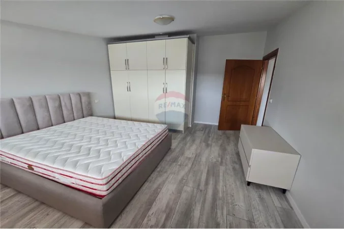 Vlore - Lungomare, shitet apartament 1+1 Kati 8, 50 m² 95.000 € (Lungomare, Vlorë)