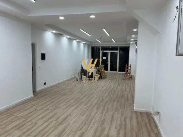 Tirane, jepet me qera ambjent biznesi Kati 0, 75 m² 770 € (BRRYL)