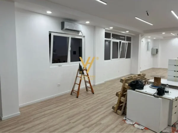 Tirane, jepet me qera ambjent biznesi Kati 0, 75 m² 770 € (BRRYL)