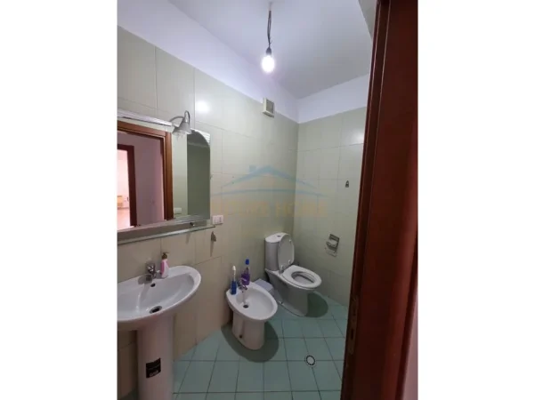 Tirane, jepet me qera apartament Kati 2, 133 m² 1.200 € (Rruga Don Bosko)