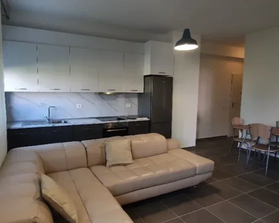 Tirane, jepet me qera apartament 2+1+Aneks+Ballkon Kati 0, 822 m² 500 € (rruga ali demi , tregu elektrik)