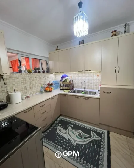 Tirane, jepet me qera apartament 1+1 Kati 3, 600 € 