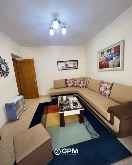 Tirane, jepet me qera apartament 1+1 Kati 3, 600 € 