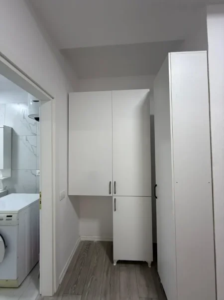 Tirane, jepet me qera apartament 1+1+Ballkon Kati 5, 70 m² 500 € (URBAN GATE)