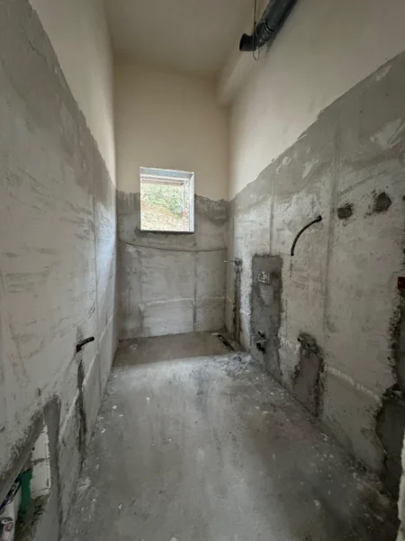 Tirane, Shitet Apartament 2+1+Verande, Kati 1, 82 m² & 43.2m2 Verande 190.000 € (Kodra e Diellit)