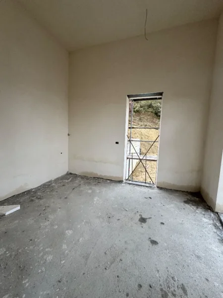 Tirane, Shitet Apartament 2+1+Verande, Kati 1, 82 m² & 43.2m2 Verande 190.000 € (Kodra e Diellit)