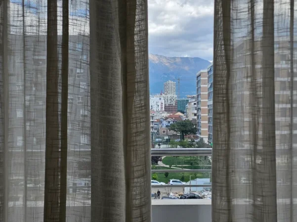 Tirane, jepet me qera apartament 2+1+Ballkon , 100 m² 750 € (Rruga Don Bosko)
