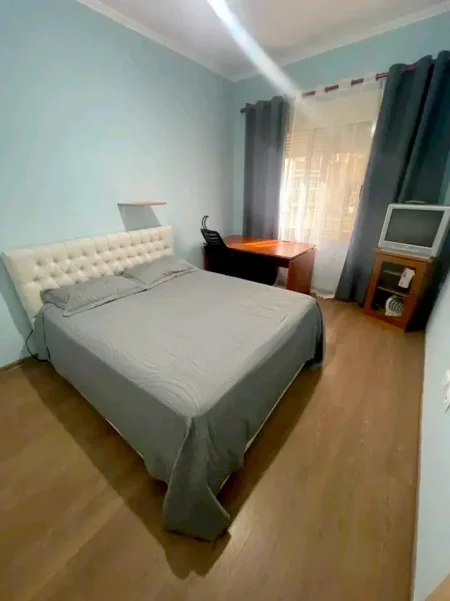 Tirane, jepet me qera nga Pronari, pa-komision apartament 2+1+Ballkon Kati 1, 80 m² 400 € (Rruga Dajti)