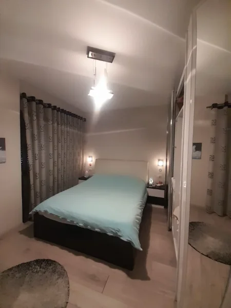 Tirane, jepet me qera apartament 1+1 Kati 4, 64 m² 500 € (Casa Italia)