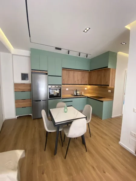 Tirane, jepet me qera apartament 2+1+Ballkon Kati 8, 75 m² 530 € (Mangalem21, Kadiu)