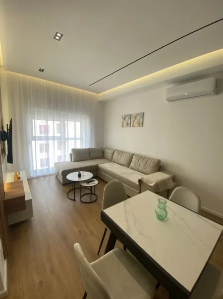 Tirane, jepet me qera apartament 2+1+Ballkon Kati 8, 75 m² 530 € (Mangalem21, Kadiu)