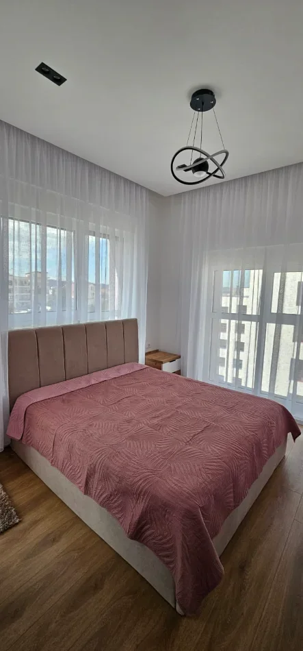 Tirane, jepet me qera apartament 2+1+Ballkon Kati 8, 75 m² 530 € (Mangalem21, Kadiu)