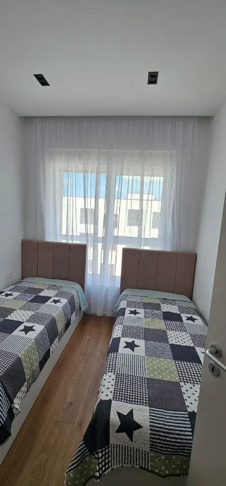 Tirane, jepet me qera apartament 2+1+Ballkon Kati 8, 75 m² 530 € (Mangalem21, Kadiu)