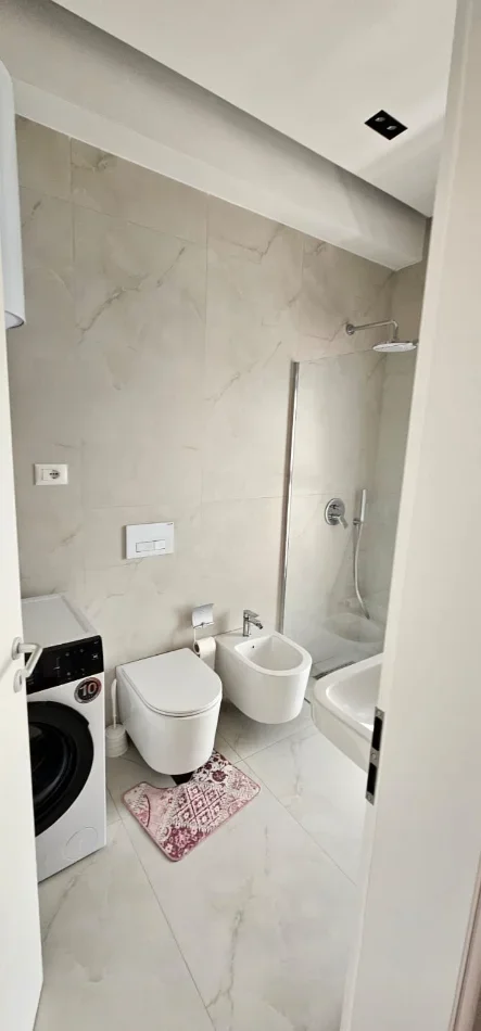 Tirane, jepet me qera apartament 2+1+Ballkon Kati 8, 75 m² 530 € (Mangalem21, Kadiu)