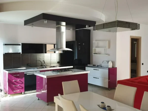 Tirane, jepet me qera apartament 2+1+Ballkon Kati 1, 118 m² 700 € (Rruga "Jordan Misja")