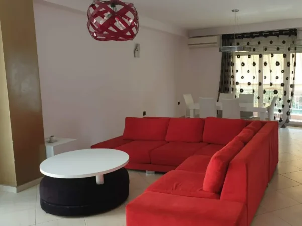 Tirane, jepet me qera apartament 2+1+Ballkon Kati 1, 118 m² 700 € (Rruga "Jordan Misja")