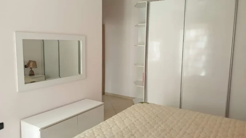 Tirane, jepet me qera apartament 2+1+Ballkon Kati 1, 118 m² 700 € (Rruga "Jordan Misja")