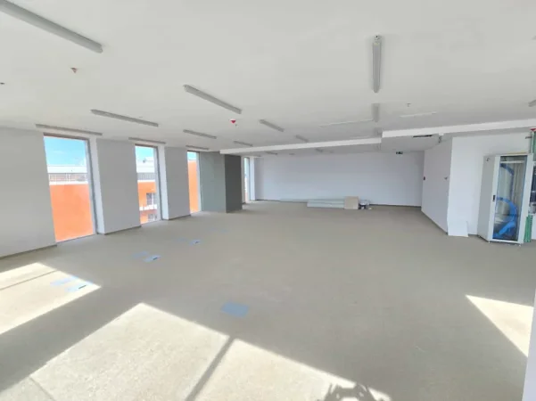 Tirane, jepet me qera zyre Kati 17, 500 m² 21.000 € (Rruga e Elbasanit)