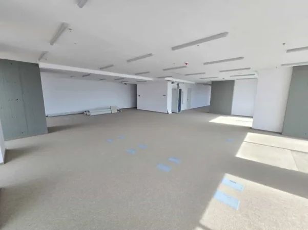 Tirane, jepet me qera zyre Kati 17, 500 m² 21.000 € (Rruga e Elbasanit)