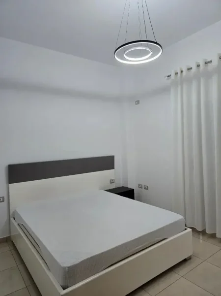 Tirane, jepet me qera shtepi 1+1 Kati 1, 65 m² 450 € (Vilat gjermane)