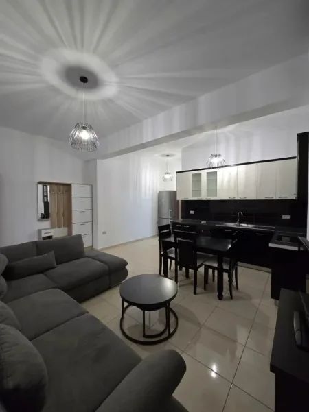 Tirane, jepet me qera shtepi 1+1 Kati 1, 65 m² 450 € (Vilat gjermane)