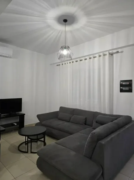 Tirane, jepet me qera shtepi 1+1 Kati 1, 65 m² 450 € (Vilat gjermane)