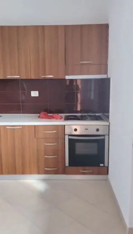 Tirane, jepet me qera shtepi 3+1 Kati 2, 120 m² 350 € (Siri Kodra)