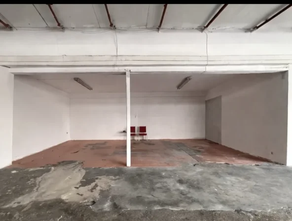 Tirane, jepet me qera magazine Kati 0, 137 m² 620 € (Rruga Ali Bakiu)