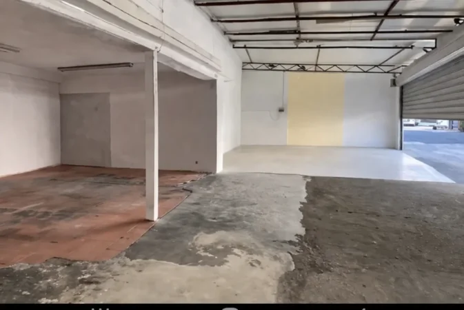 Tirane, jepet me qera magazine Kati 0, 137 m² 620 € (Rruga Ali Bakiu)