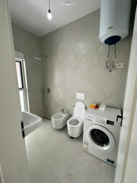 Tirane, jepet me qera apartament 1+1+Ballkon Kati 7, 65 m² 470 € (pasho hysa)