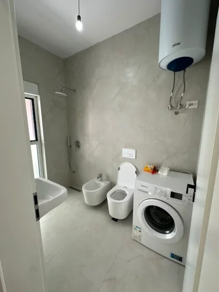 Tirane, jepet me qera apartament 1+1 Kati 7, 65 m² 470 € (Rruga Pasho Hysa)