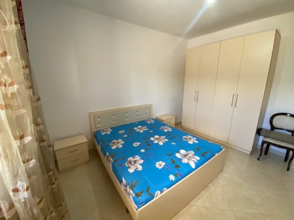 Tirane, jepet me qera shtepi 1+1+Ballkon Kati 1, 60 m² 270 € 