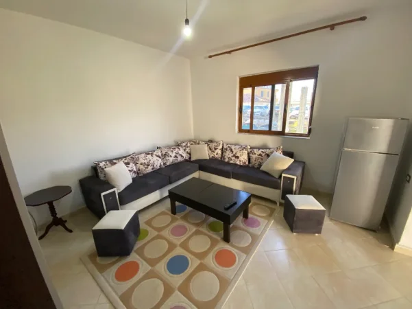 Tirane, jepet me qera shtepi 1+1+Ballkon Kati 1, 60 m² 270 € 